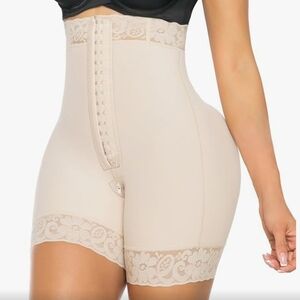 Seamless Beige Shapewear Shorts With Lace Trim Size Med